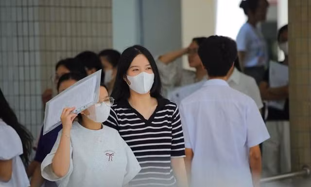 Đề thi tốt nghiệp THPT 2025, môn Toán, tiếng Anh: Quá mới, quá khó để làm gì?!