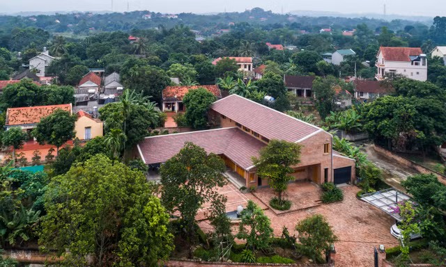 Ấn tượng ngôi nhà gỗ xoan độc đáo ở làng quê 