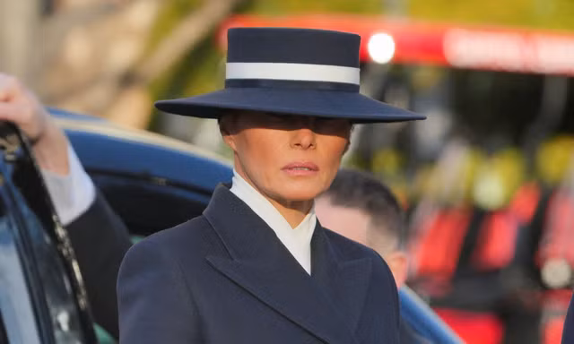 Trang phục của bà Melania Trump tại lễ nhậm chức gây sốt