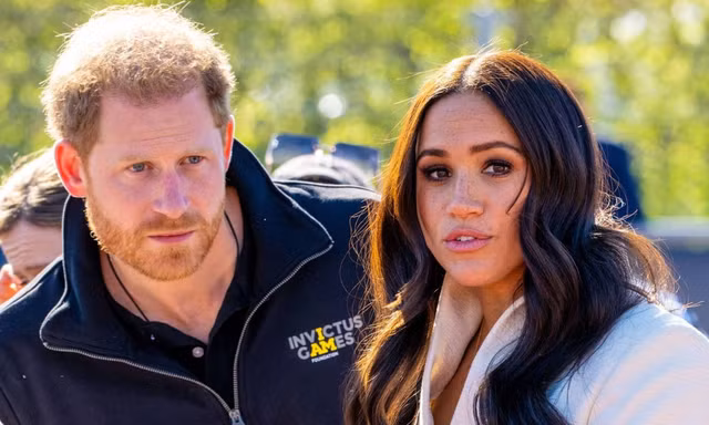 Harry - Meghan và loạt sao Hollywood tháo chạy