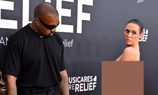 Kẻ hưởng lợi sau màn khỏa thân làm lu mờ giải Grammy