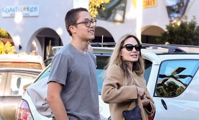 Ngoại hình con trai Angelina Jolie và Brad Pitt gây sốt