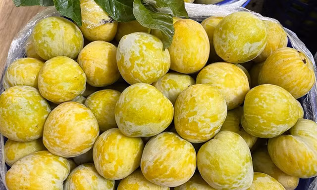 Thêm một loại quả Trung Quốc đổ bộ chợ Việt, giá 450.000 đồng/kg vẫn 'cháy hàng'