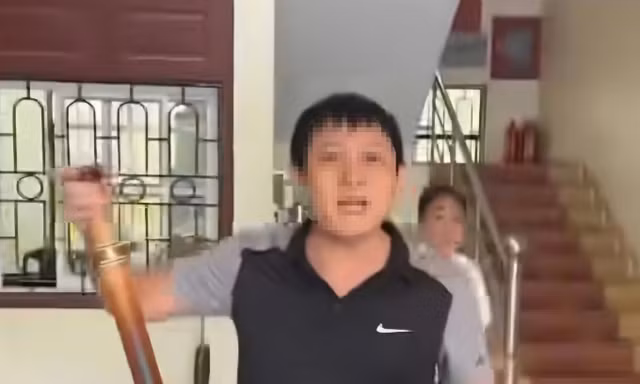 Bản tin 8H: Tạm đình chỉ công tác cán bộ đội thuế xưng 'mày - tao' với người dân