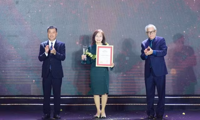 SeABank tăng 173 bậc trong bảng xếp hạng FAST500