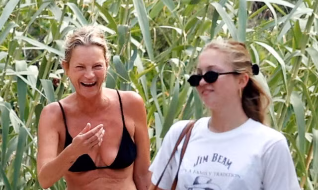 Mặt mộc gây sốc của Kate Moss