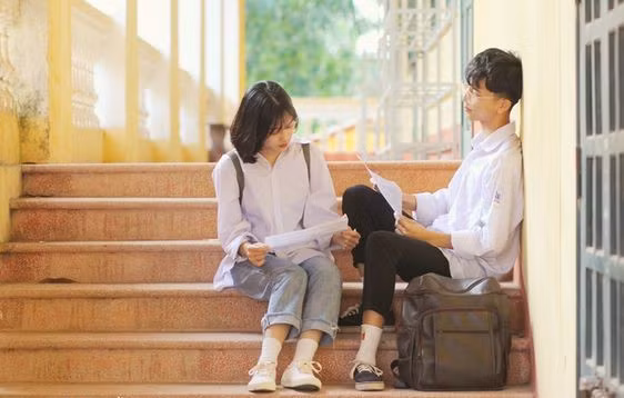 Xin “review” trường Đại học, nữ sinh cuối cấp nhận ngàn comment giải đáp có tâm