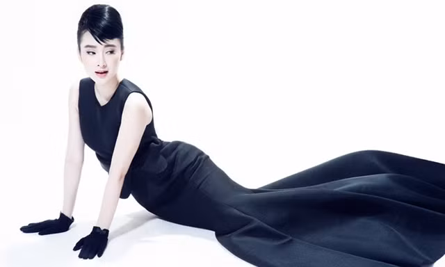 Angela Phương Trinh 'lột xác' hóa quý cô thập niên 1960
