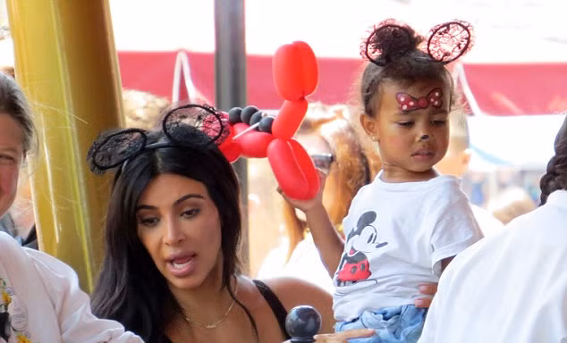 Kim “siêu vòng ba” tổ chức sinh nhật linh đình cho con gái