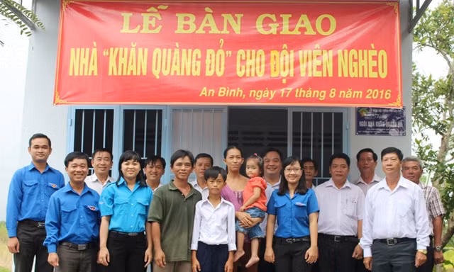 Tặng nhà cho học sinh lớp 5