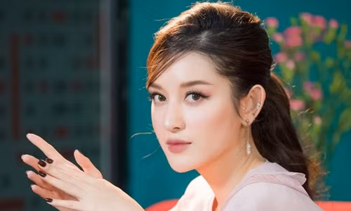 Á hậu Huyền My bất ngờ được đề cử “Top 100 gương mặt đẹp nhất thế giới 2020“