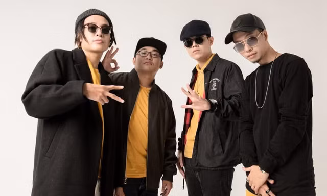 Góc gác lại âu lo: Da LAB chuyển nghề làm “bồ câu đưa thư”, gửi tình cảm của fan đến crush