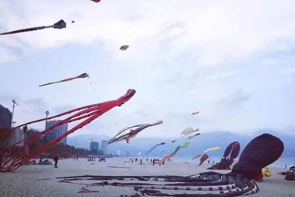Cả đại dương 'tung bay' trên những cánh diều trước biển Đông Đà Nẵng 