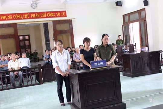 Đưa tàu cá và 8 ngư dân Quảng Bình gặp nạn ở Hoàng Sa vào bờ an toàn 