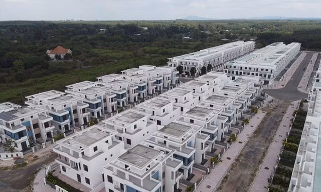 Doanh nghiệp bất động sản bán dự án lấy tiền trả nợ