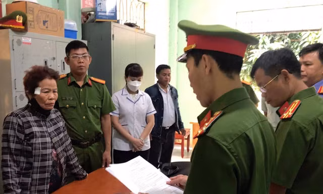 Làm giả cổ vật gia truyền rồi đem bán, chiếm đoạt hơn 3 tỷ đồng