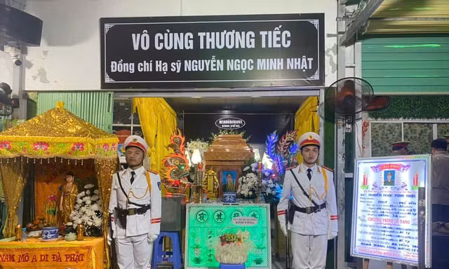 Thăng quân hàm vượt cấp cho cảnh sát hy sinh khi khống chế kẻ ngáo đá