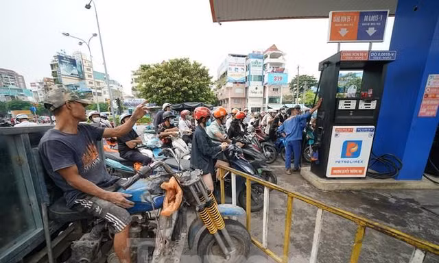Biến động thị trường liên tục, 'sức khỏe' của ông lớn xăng dầu ra sao?