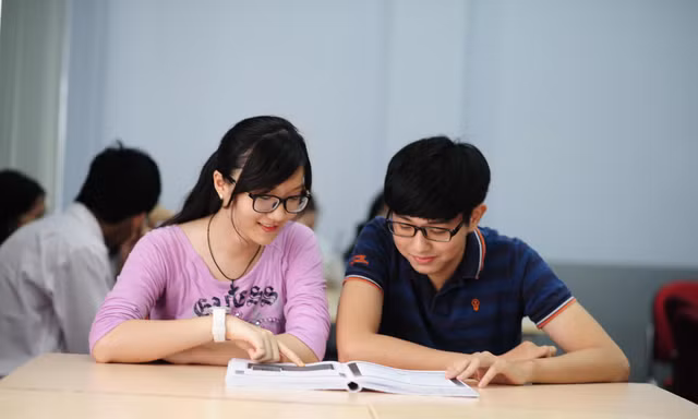Điểm chuẩn trường ĐH Kinh tế TP. HCM tăng nhẹ