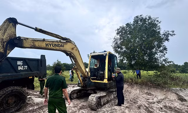 Bắt quả tang 3 vụ khai thác khoáng sản trái phép