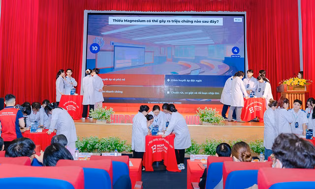 Sinh viên khối Sức khỏe trải nghiệm thực tiễn y khoa