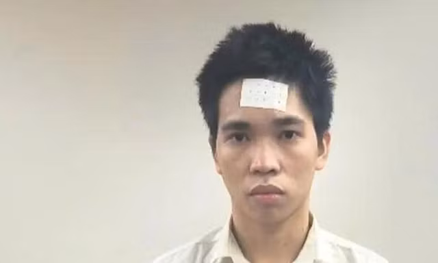 Bắt đối tượng trốn truy nã tại sân bay Tân Sơn Nhất