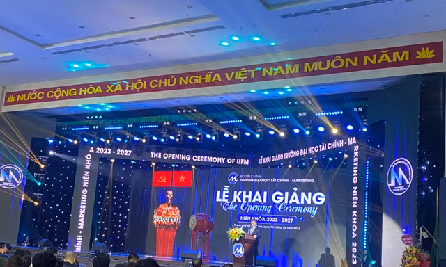 Trường ĐH Tài chính - Marketing trao hơn 2 tỷ đồng học bổng cho tân sinh viên