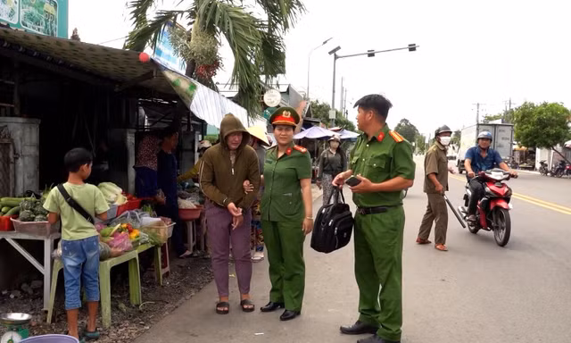 Người phụ nữ thực hiện hàng chục vụ cướp giật vé số