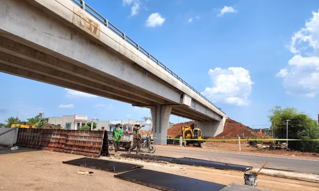 Cao tốc Phan Thiết-Dầu Giây vẫn ngổn ngang trước giờ thông xe ngày mai