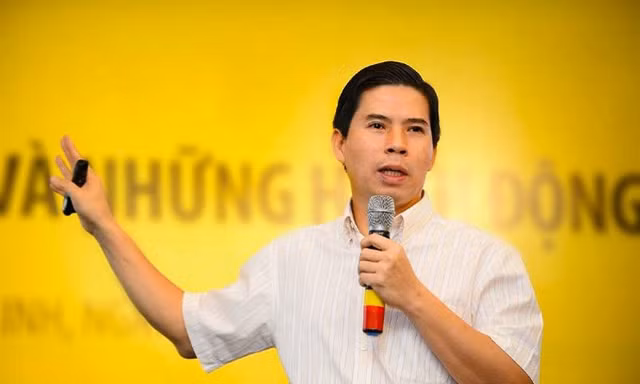 Chủ tịch Thế giới Di động vừa 'bỏ túi' trăm tỷ đồng