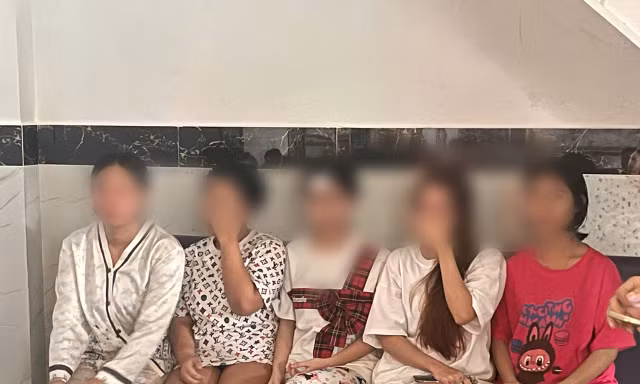 Giải cứu nhiều cô gái trẻ bị giam lỏng tại cơ sở massage 