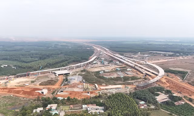 Toàn cảnh công trường nút giao nghìn tỷ nối cao tốc với sân bay Long Thành