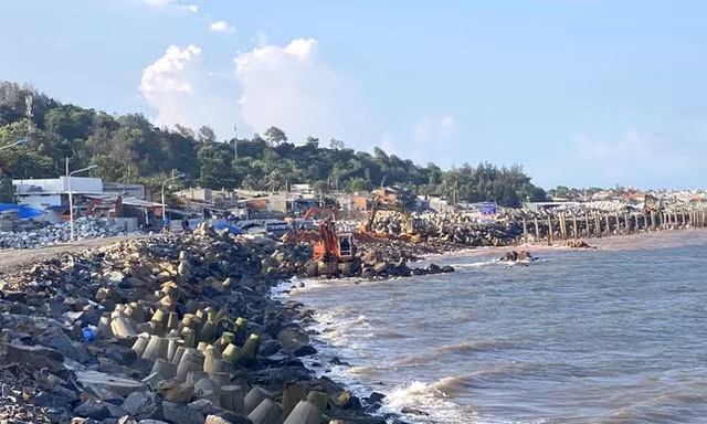 Bình Thuận kỷ luật loạt phó giám đốc sở và cựu chủ tịch huyện