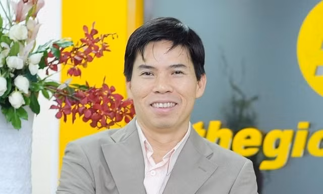 Sếp Thế giới Di động 'né' mua cổ phiếu, nhiều doanh nghiệp 'thay ghế' CEO