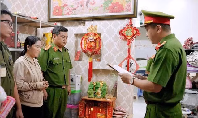 Bắt người phụ nữ thu lợi 'khủng' từ livestream bán hàng nhưng không nộp thuế