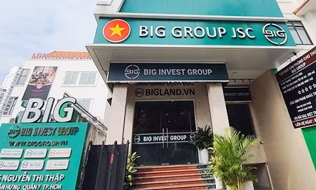 Bất ngờ việc lãnh đạo và người nhà ồ ạt bán cổ phần công ty