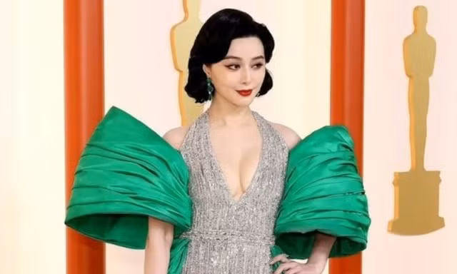 Phạm Băng Băng diện váy xẻ sâu đổ bộ thảm đỏ Oscar 