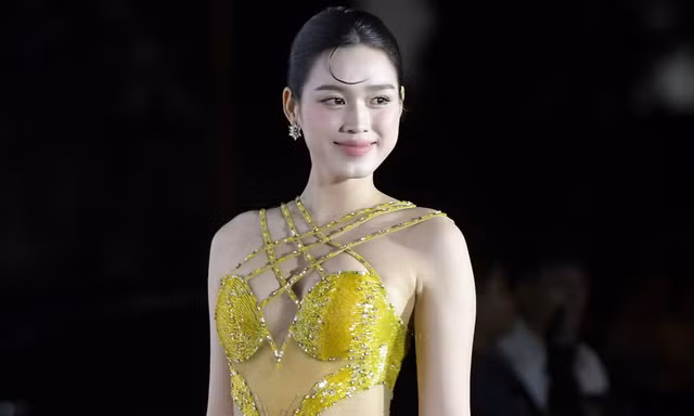 Thanh Thủy, Đỗ Thị Hà đổ bộ thảm đỏ chung khảo Hoa hậu Việt Nam