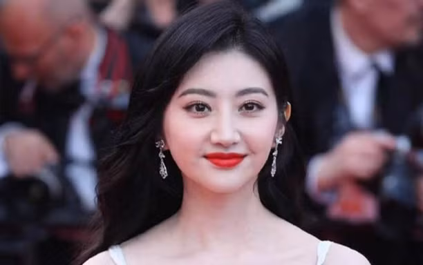 Showbiz 1/4: Đệ nhất mỹ nữ Cảnh Điềm bị tung 3 clip nóng?