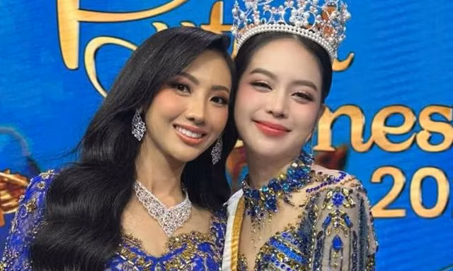 Thanh Thủy cùng 3 hoa hậu quốc tế mặc trang phục truyền thống Indonesia