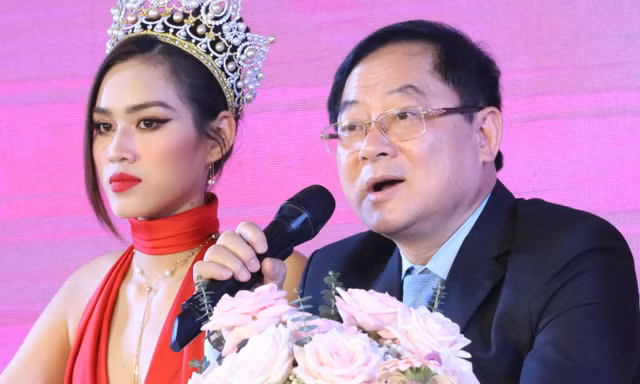 Cách chọn hoa hậu xứng đáng 