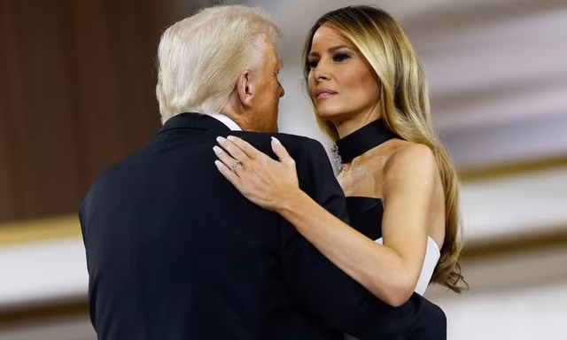 Chiếc váy báo thù của bà Melania Trump