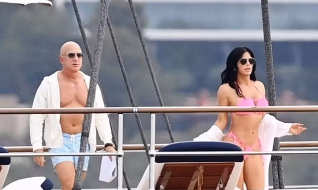 Bạn gái diện bikini cùng tỷ phú Jeff Bezos trên siêu du thuyền 500 triệu USD 
