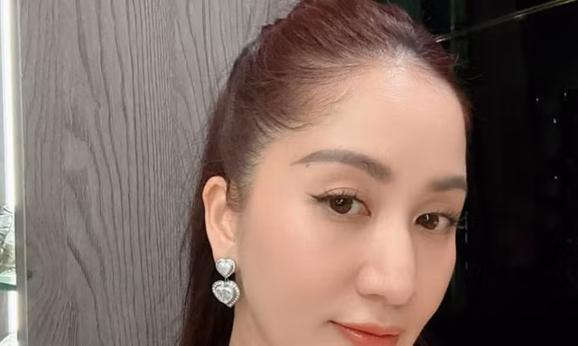 Khánh Thi hoảng khi bước sang tuổi 43
