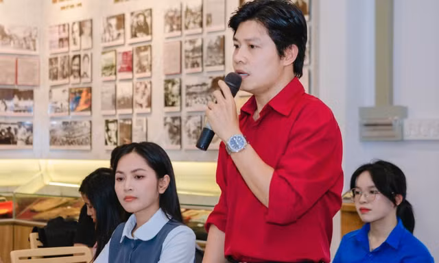 Tặng doanh thu ca khúc 'Viết tiếp câu chuyện hòa bình' trong tháng 4 cho cựu chiến binh