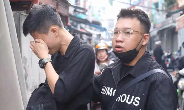 Người thân đau lòng đưa tiễn ca sĩ Huy Bảo mất ở tuổi 32 về nơi an nghỉ