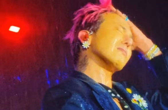 Tranh cãi thái độ của G-Dragon tại sân Mỹ Đình
