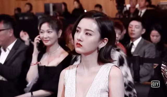 Tống Tổ Nhi bắt đầu bị cấm sóng, bị 5 đài lớn xóa tên, 20 nhãn hàng quay lưng