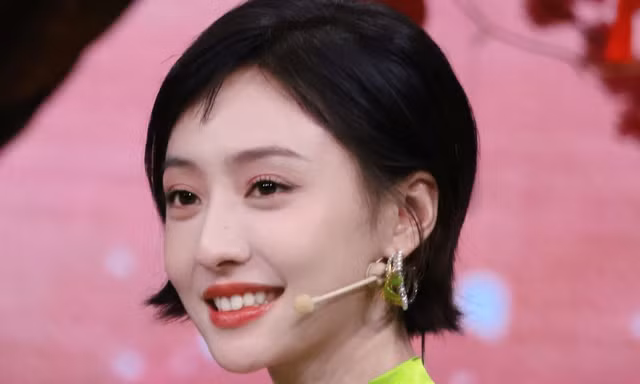 Nữ diễn viên Hồ Liên Hinh xuất hiện giữa bê bối lộ clip 20 phút