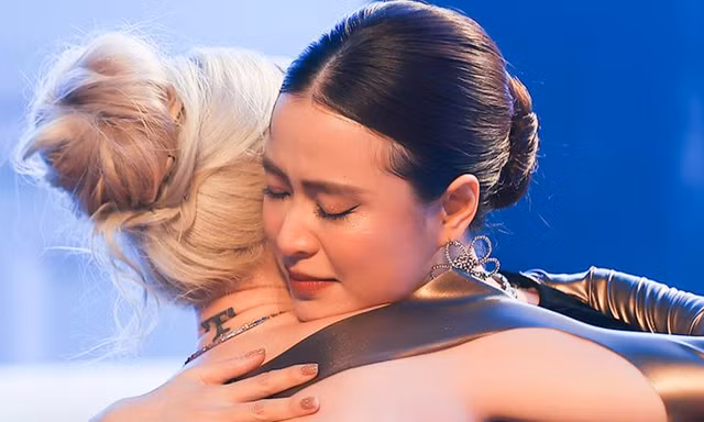 Giọt nước mắt của Hoàng Thùy Linh